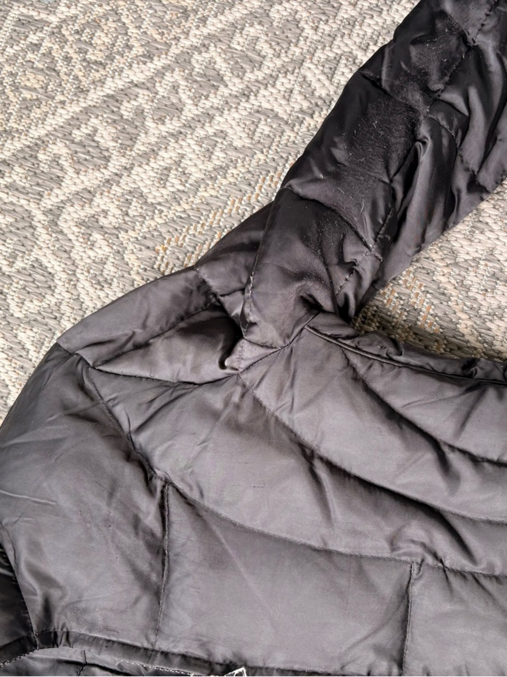Express Women's Black Quilted Puffer Jacket - Picture 4 of 5